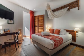 Habitación Deluxe doble, vistas al jardín | Sábanas de algodón egipcio, colchones viscoelásticos, minibar