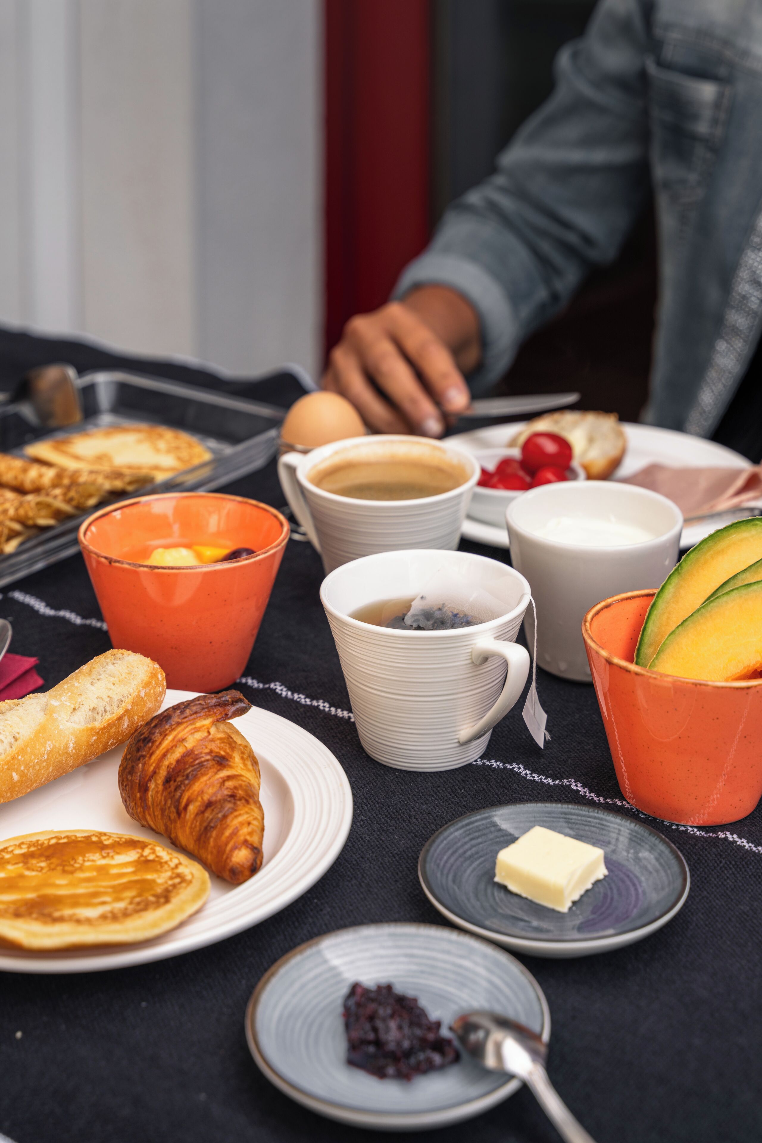 daily buffet breakfast (eur 17 per person)