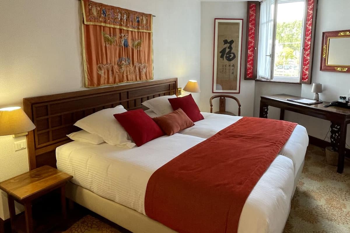 Standard Twin Room (Street View)
