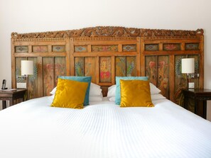 1 bedroom, Egyptian cotton sheets, memory-foam beds, minibar
