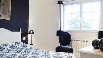 Habitación doble Premium | Ropa de cama de alta calidad y caja de seguridad en la habitación