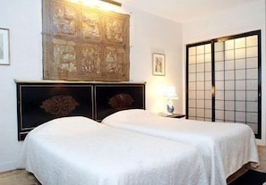 Premium bedding, in-room safe, desk, blackout curtains