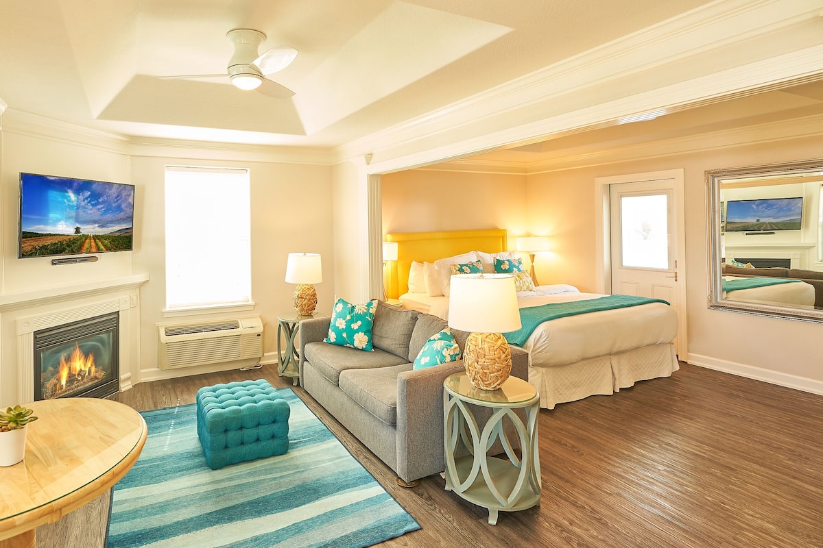 Room, Patio (Bungalow) | Living area | Flat-screen TV, iPod dock