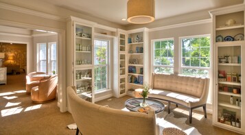 Body treatments, facials, 2 treatment rooms