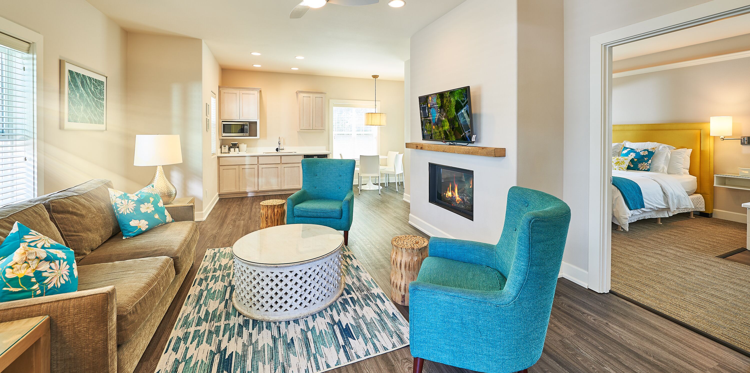 Suite, 1 King Bed (Hillside) | Living area