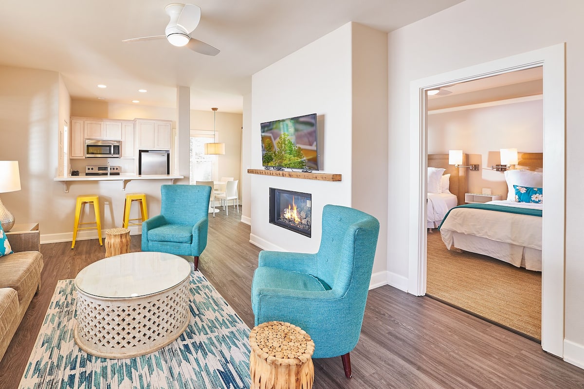 Suite, 2 Queen Beds (Hillside) | Living area | Flat-screen TV, iPod dock