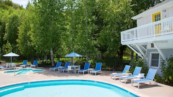 Outdoor pool, pool loungers