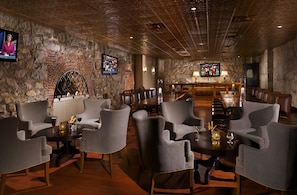 3 Bars/Lounges