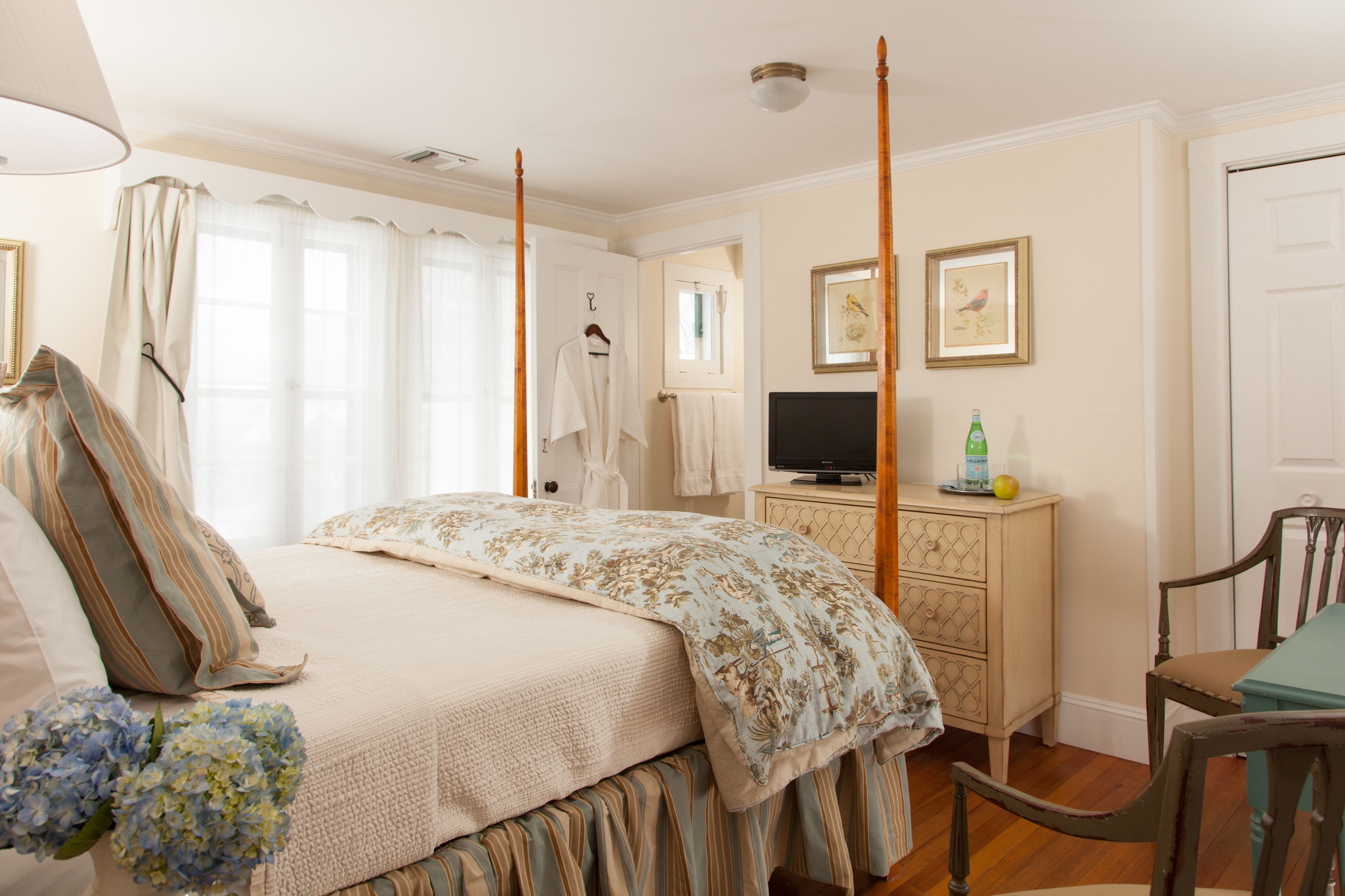 standard room, 1 queen bed, private bathroom, garden view (#5) | premium bedding, down duvets, pillow-top beds, individually decorated