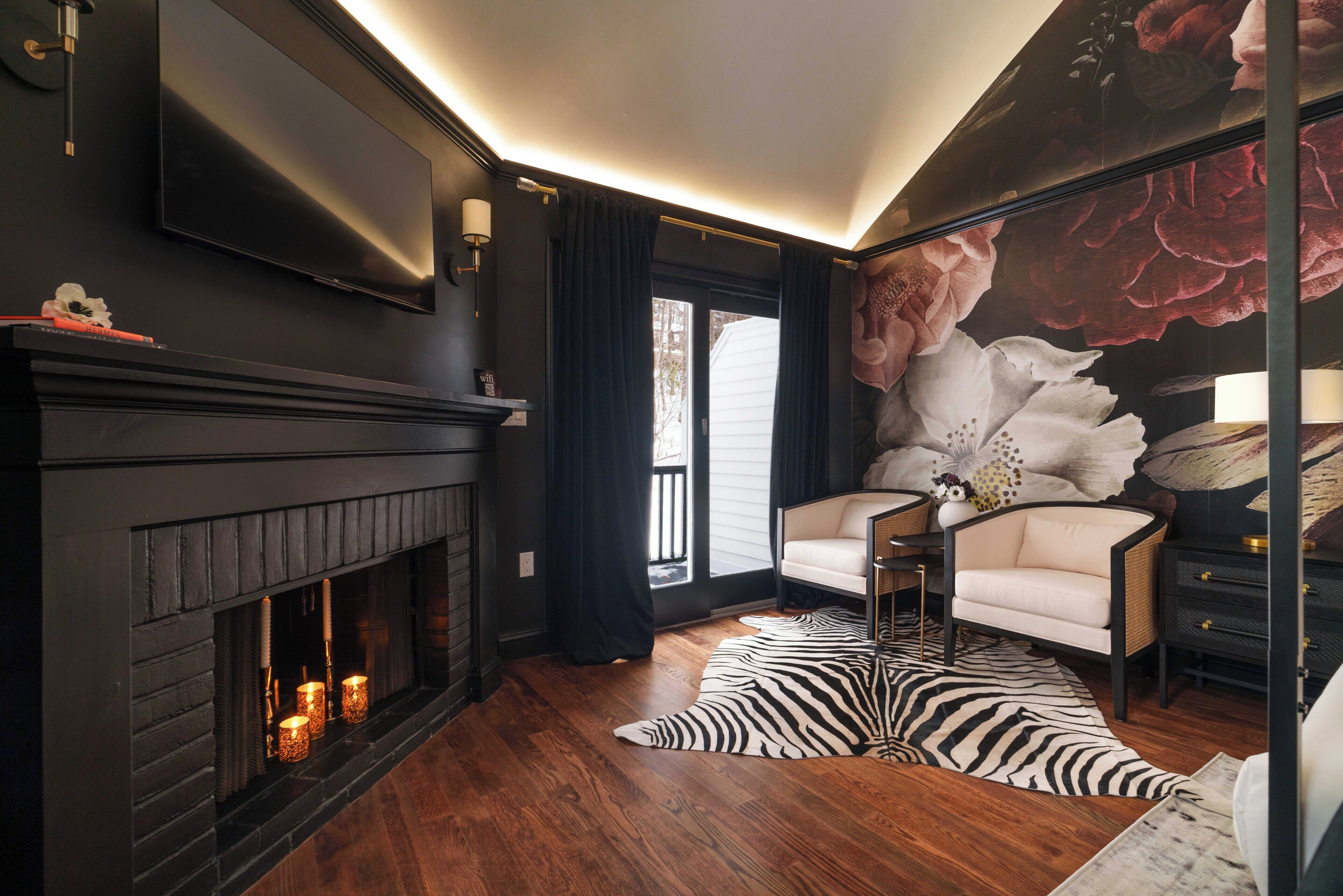 King Suite - Room 7 | Premium bedding, down comforters, pillowtop beds, individually decorated