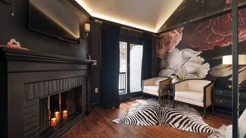 King Suite - Room 7 | Premium bedding, down comforters, pillowtop beds, individually decorated