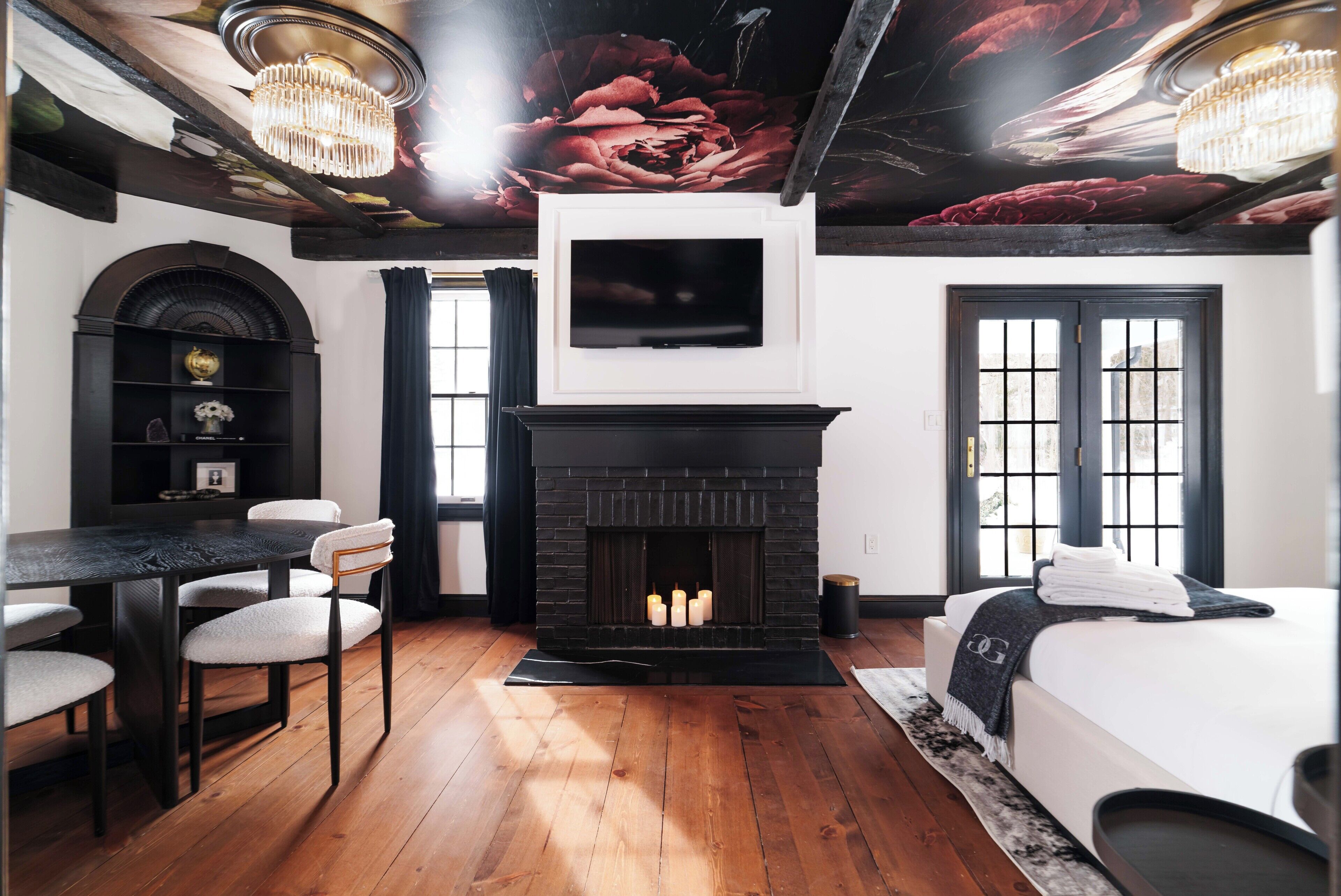 Premier Suite - Room 11 | Premium bedding, down comforters, pillowtop beds, individually decorated