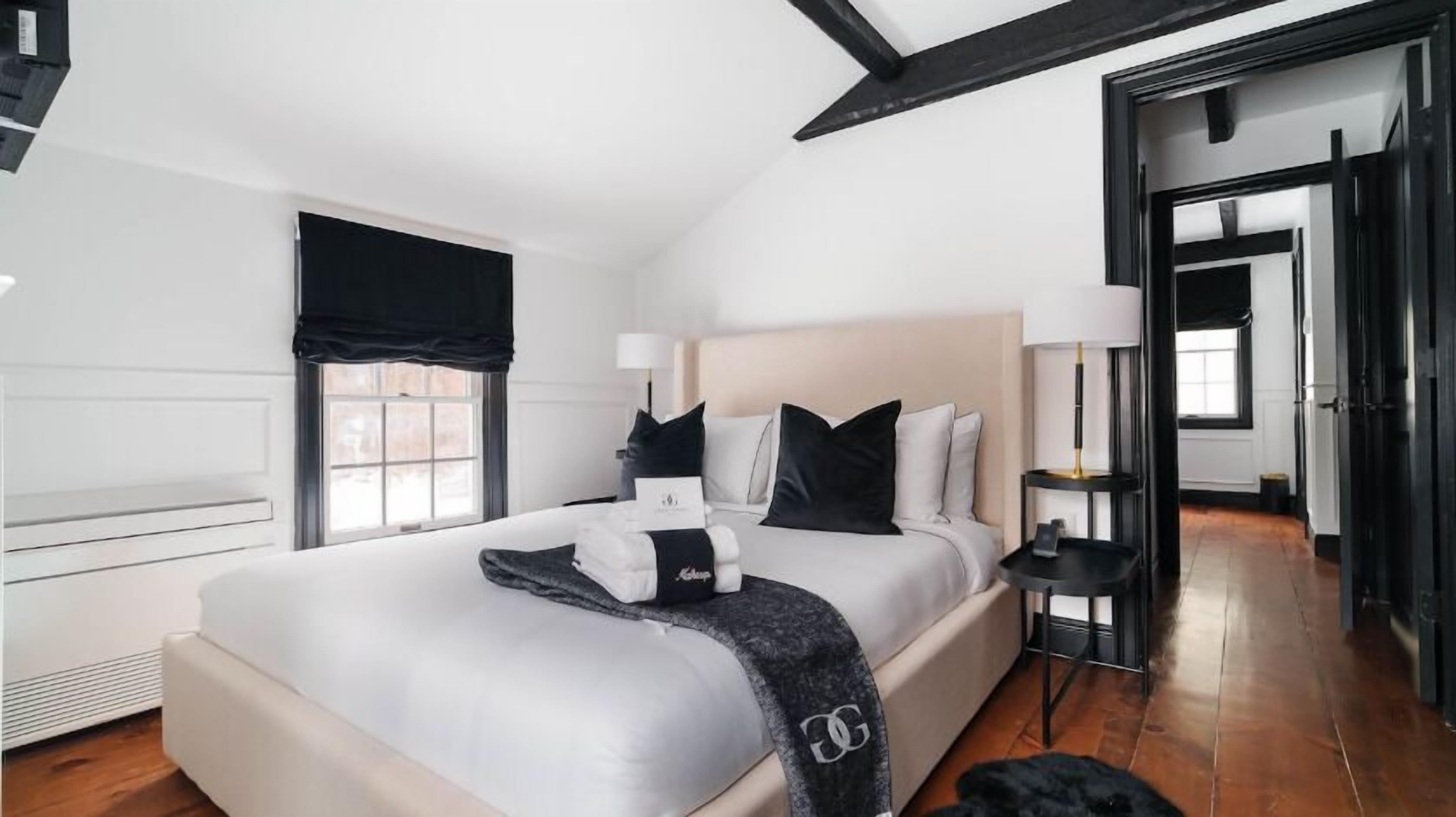 Luxe Queen Suite - Room 12