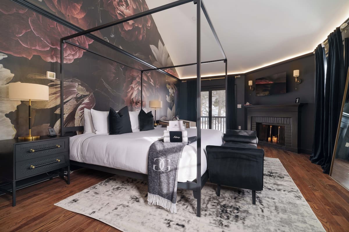 King Suite - Room 6 | Premium bedding, down duvets, pillow-top beds, individually decorated