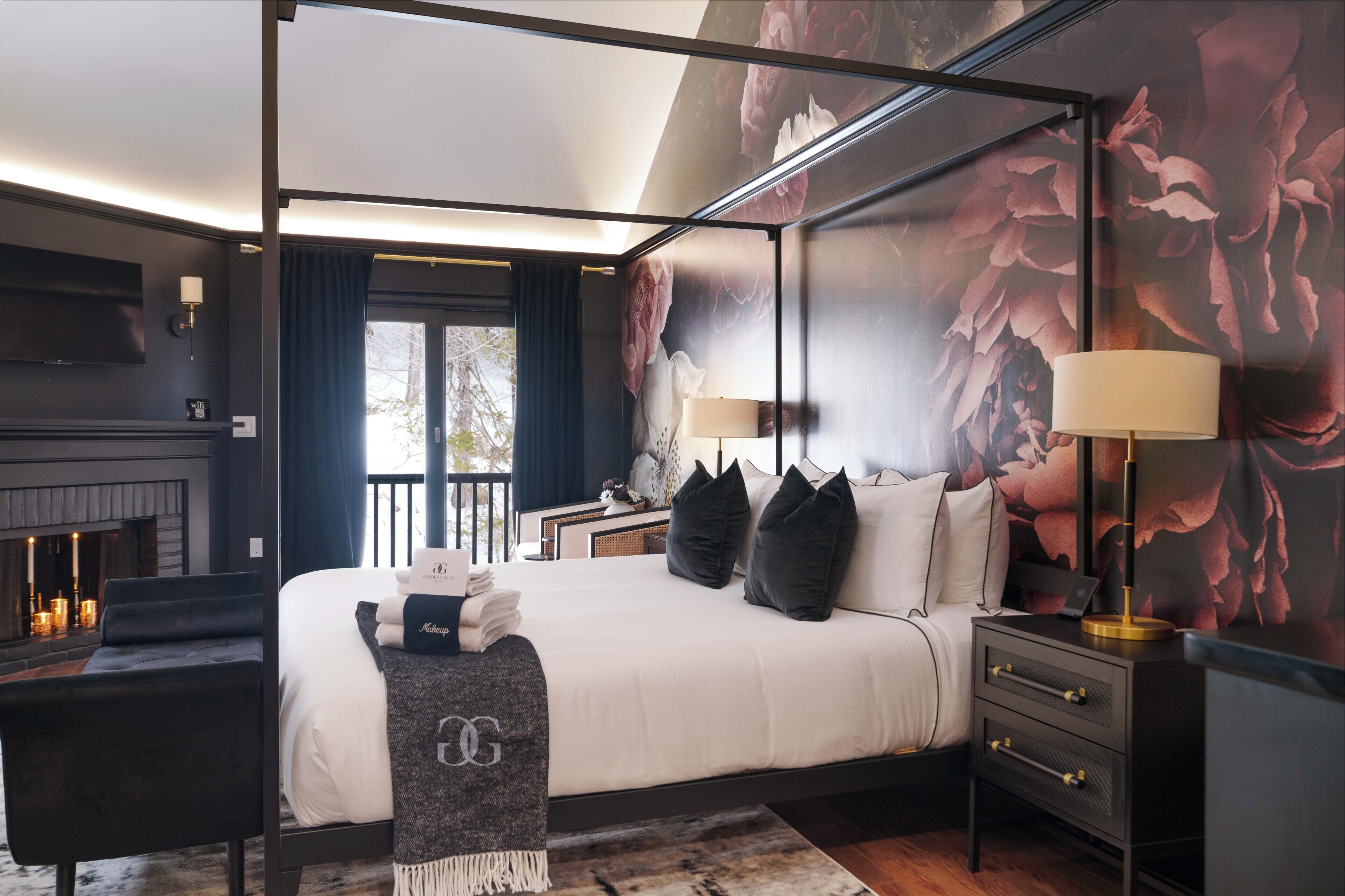 King Suite - Room 7 | Premium bedding, down comforters, pillowtop beds, individually decorated