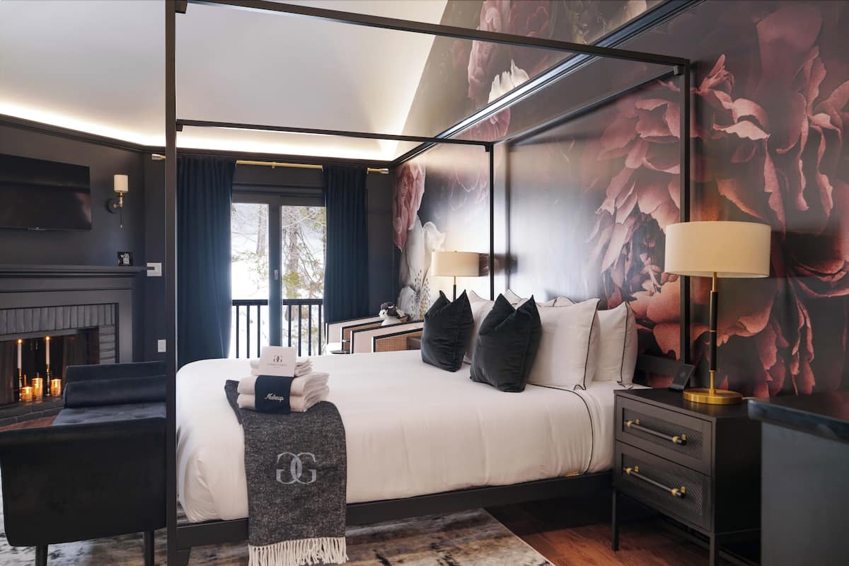 King Suite - Room 7 | Premium bedding, down duvets, pillow-top beds, individually decorated