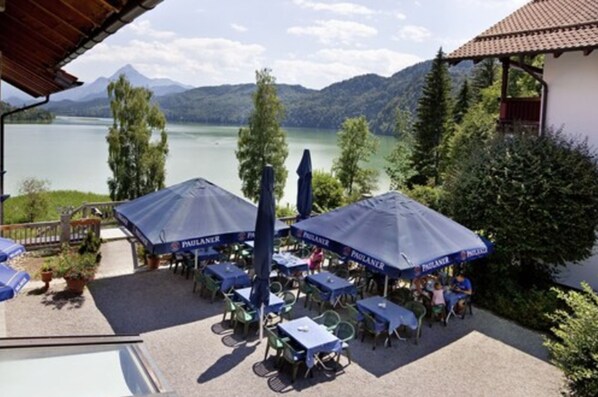 Mittagessen, Abendessen, italienische Küche, Blick auf den Garten 