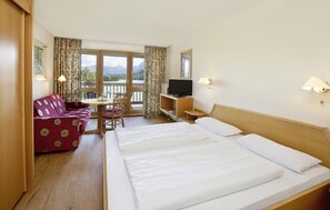 Hypo-allergenic bedding, in-room safe, individually decorated - Appartementhotel Seespitz (Fuessen)