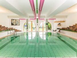 Indoor pool, sun loungers