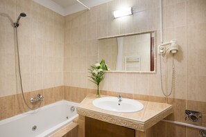 Large Two-Bedroom Apartment | Bathroom | Deep-soaking bathtub, hair dryer, towels