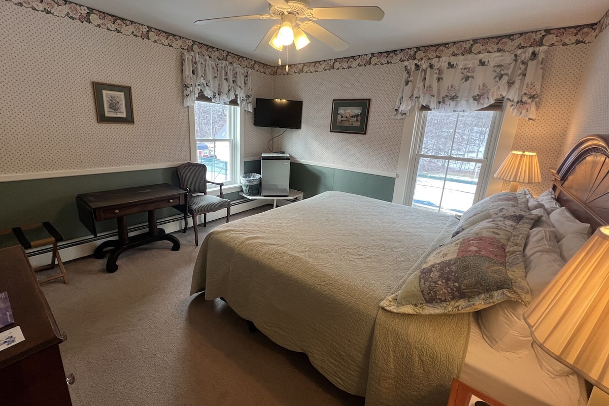 1 bedroom, individually decorated, individually furnished
