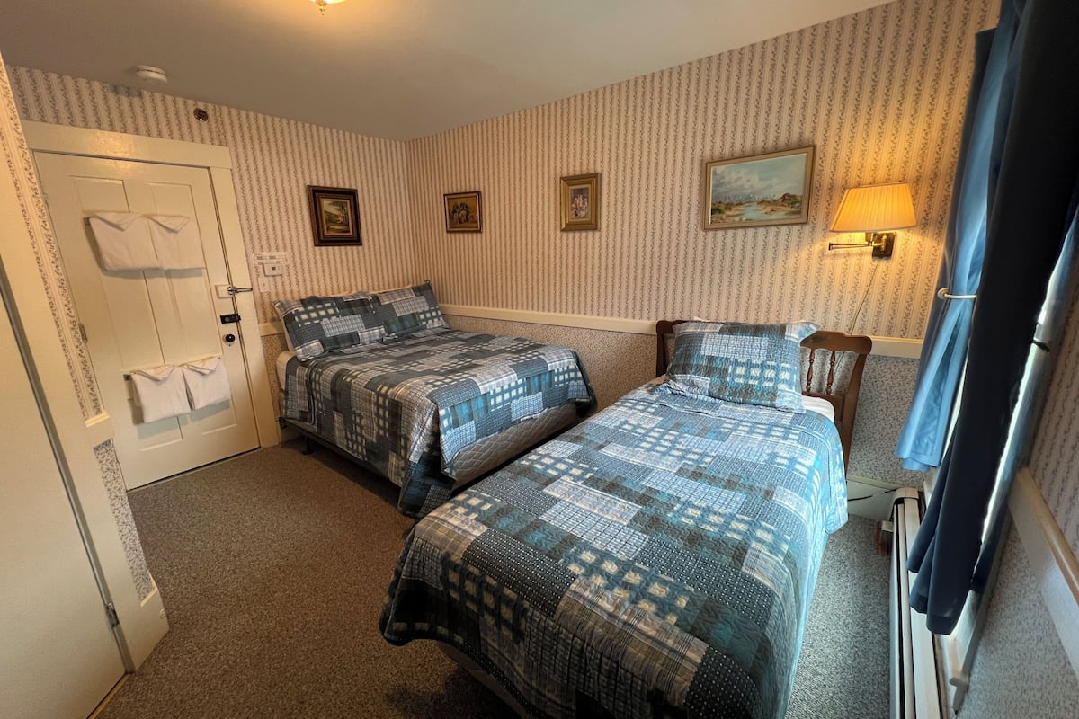1 bedroom, individually decorated, individually furnished
