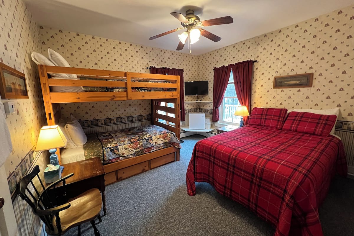 1 bedroom, individually decorated, individually furnished