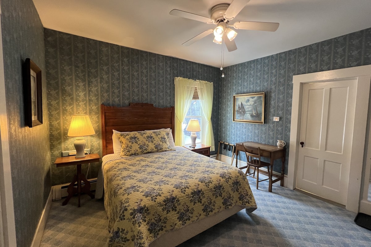 1 bedroom, individually decorated, individually furnished
