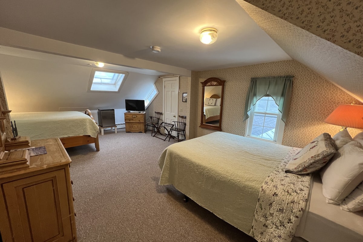1 bedroom, individually decorated, individually furnished