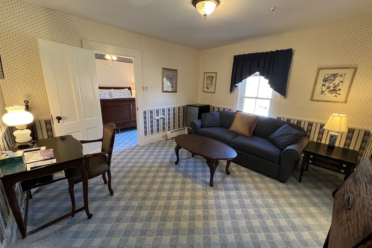 1 bedroom, individually decorated, individually furnished