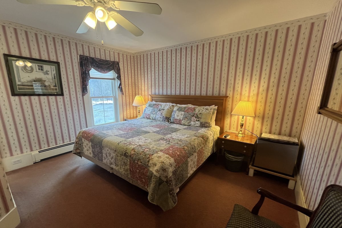 1 bedroom, individually decorated, individually furnished