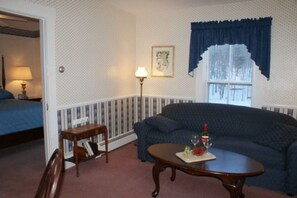 Room (Black river suite) | 1 bedroom, iron/ironing board, free WiFi, bed sheets