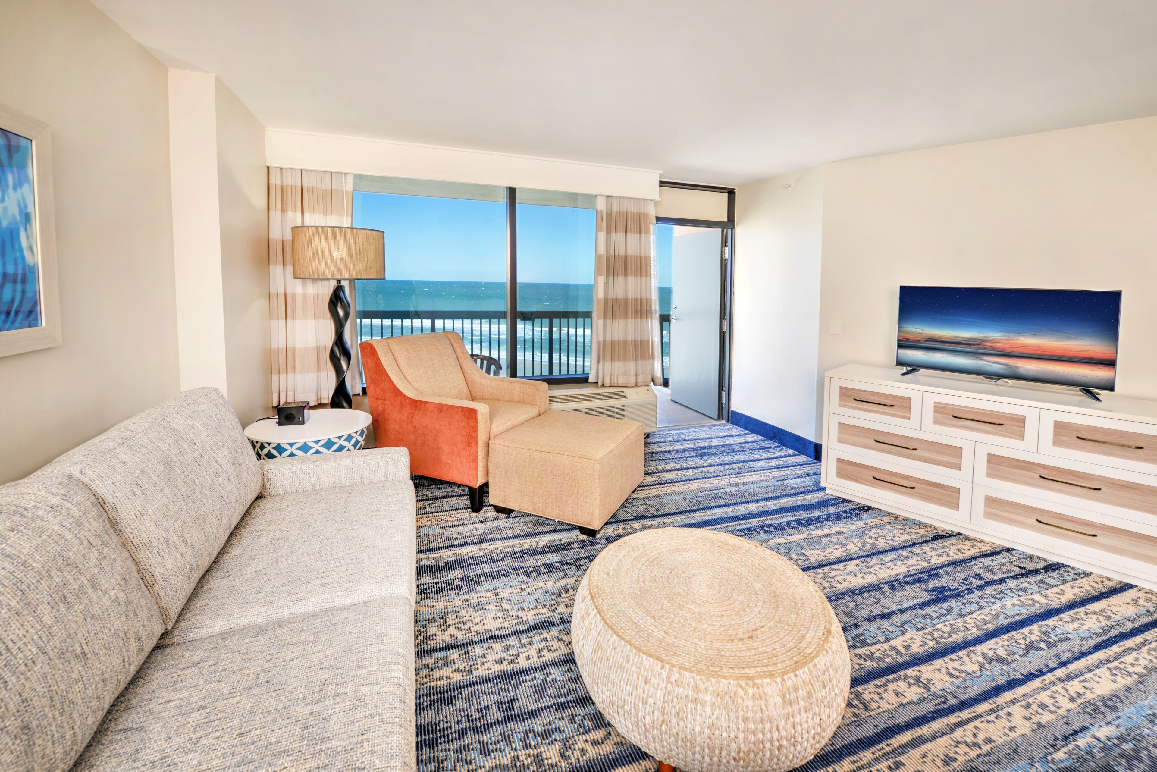 Standard Room, 1 King Bed with Sofa bed, Kitchen, Partial Ocean View | In-room safe, desk, laptop workspace, blackout drapes