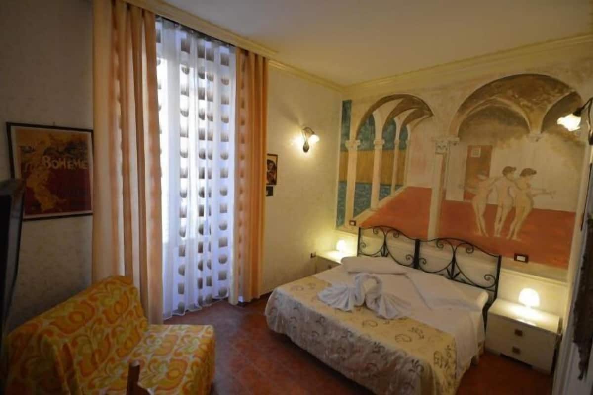 Literie de qualité supérieure, coffres-forts dans les chambres, bureau