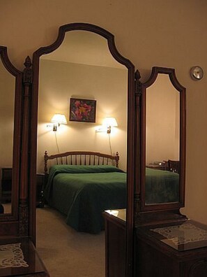 Zimmer (Gluha room) | Schreibtisch, kostenloses WLAN, Bettwäsche