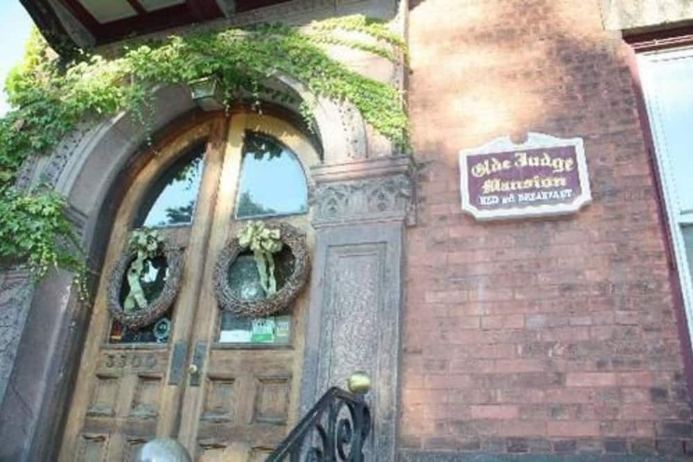 Olde Judge Mansion - Poestenkill, NY