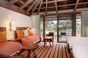 Premium-Zimmer, Mehrere Betten | Zimmersafe, Bügeleisen/Bügelbrett, kostenloses WLAN, Bettwäsche