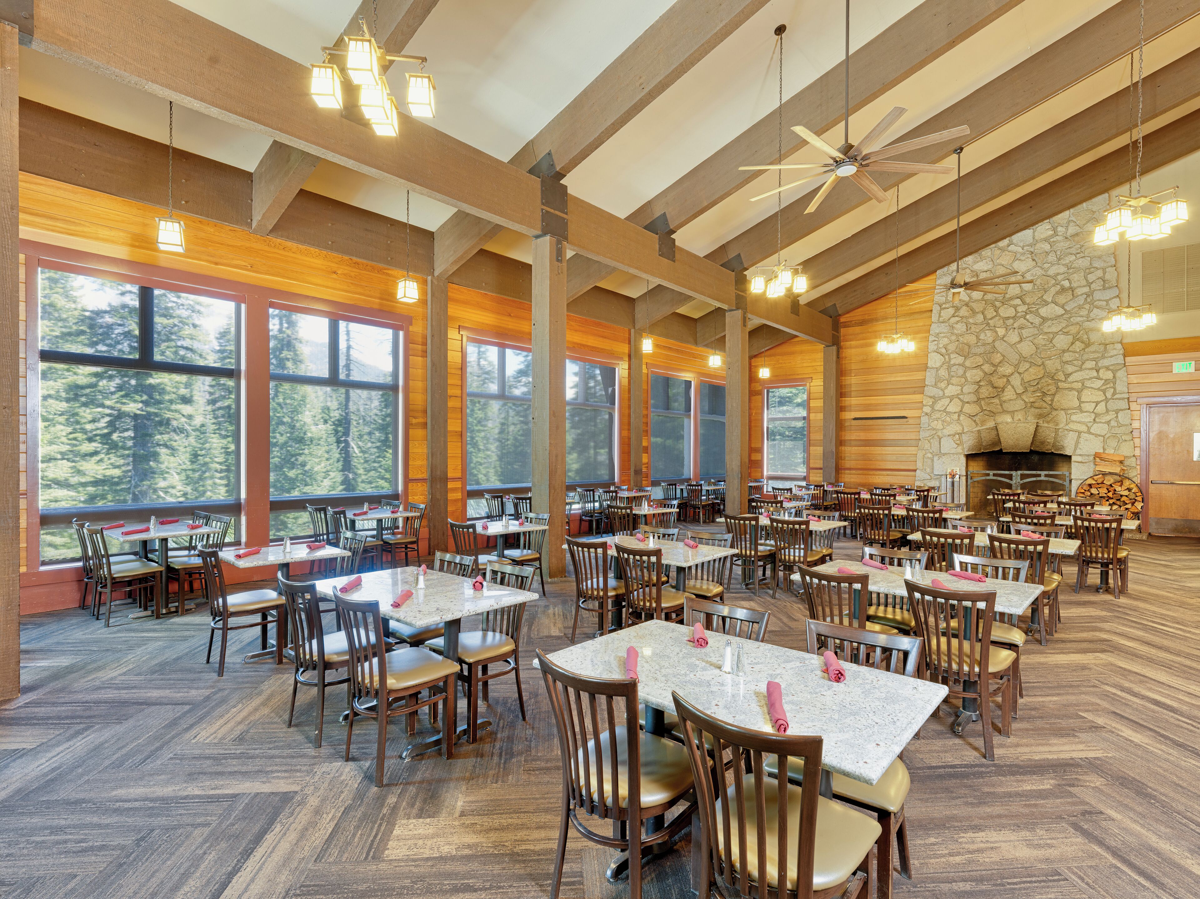 Tägliches Frühstücksbuffet gegen Gebühr