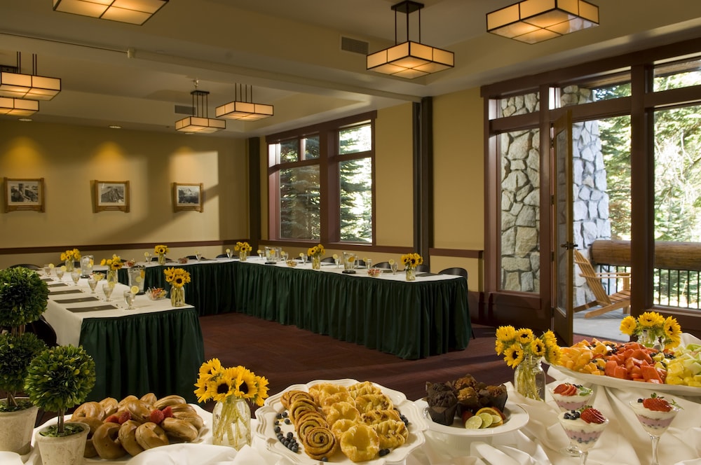 Wuksachi Lodge by null