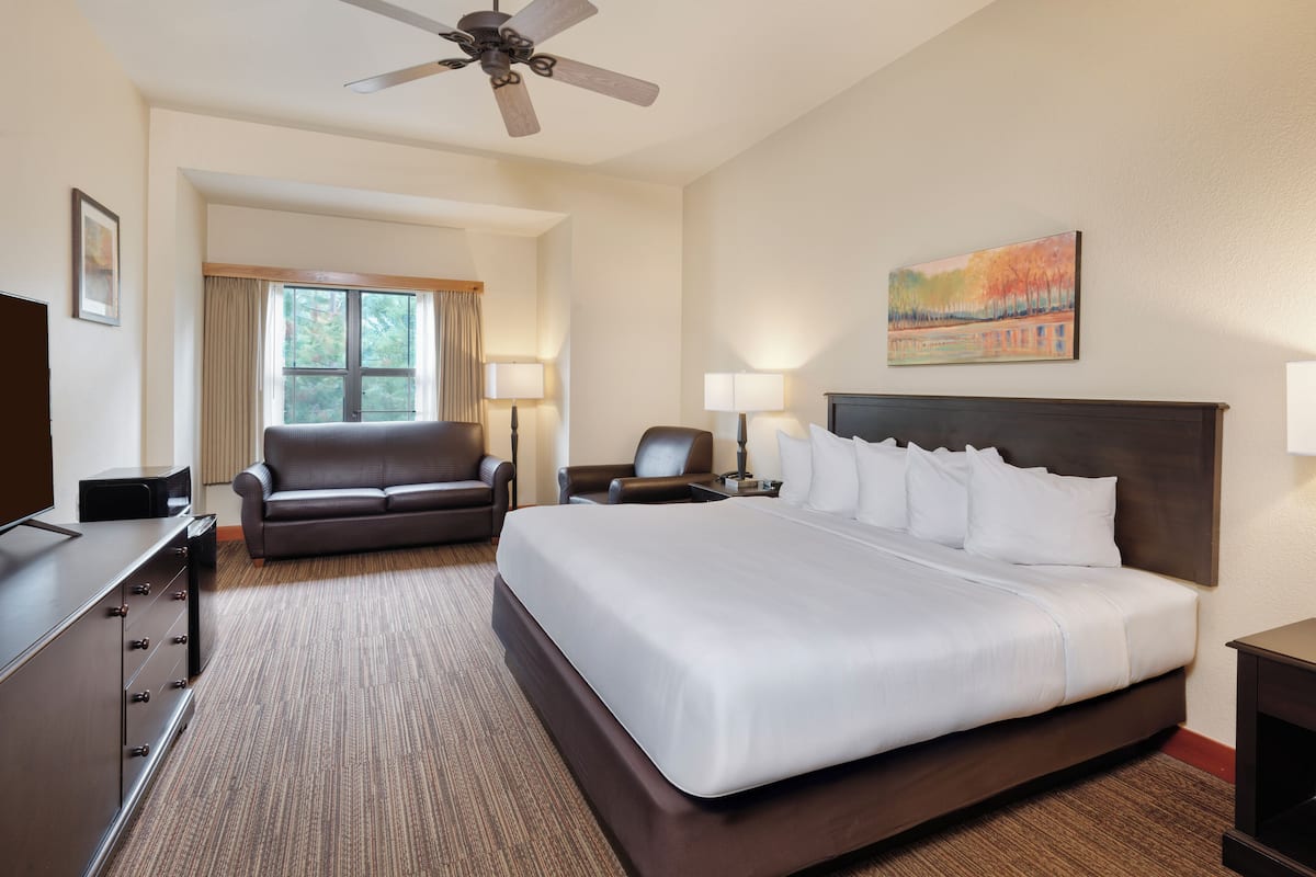 1 habitación, ropa de cama de alta calidad, cubrecamas y escritorio