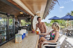 Bar accanto alla piscina