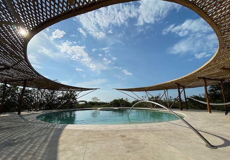 2 outdoor pools, pool umbrellas