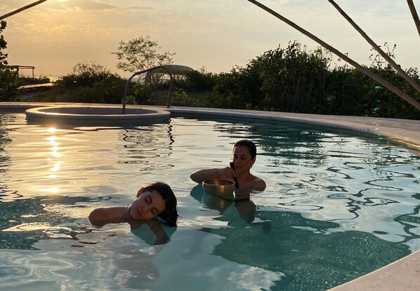 2 outdoor pools, pool umbrellas