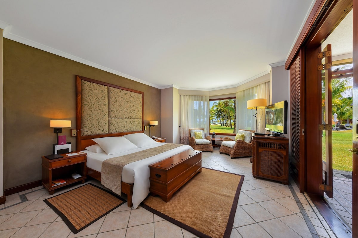 In-room safe, blackout drapes, iron/ironing board, WiFi (free)