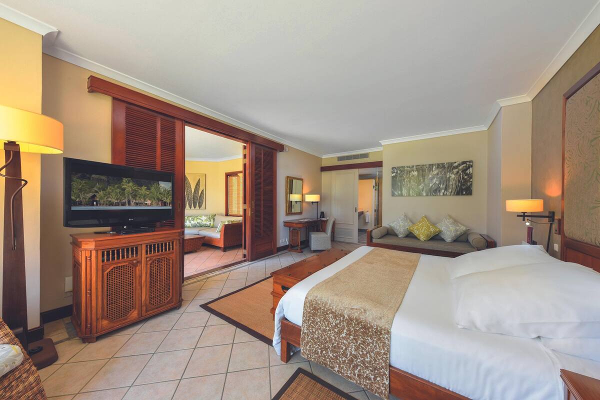 In-room safe, blackout drapes, iron/ironing board, WiFi (free)