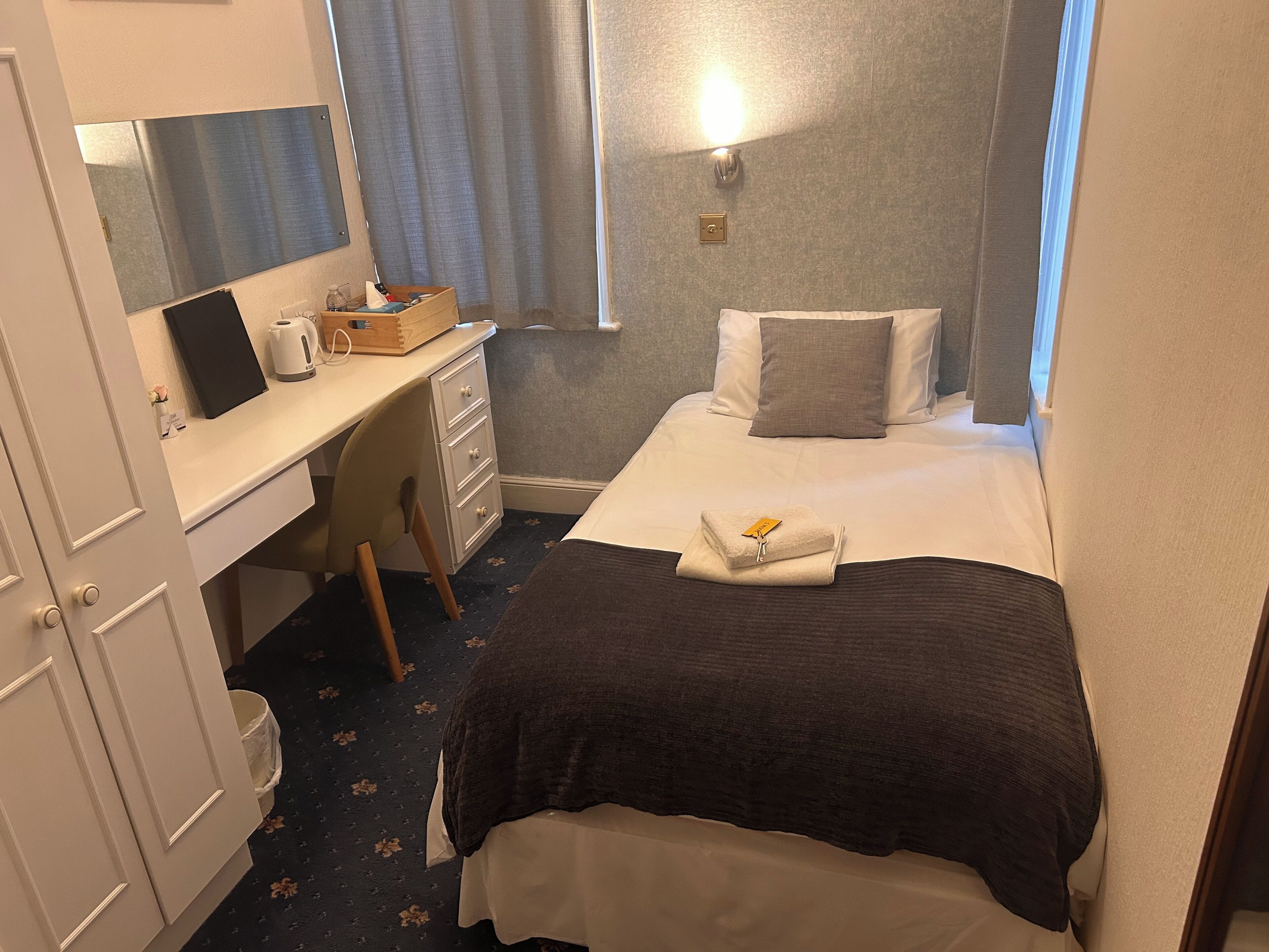 Single Room, Ensuite | Individually furnished, laptop workspace, iron/ironing board, free WiFi