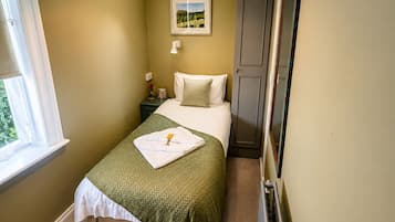 Single Room, Private Bathroom | Individually furnished, laptop workspace, iron/ironing board, free WiFi