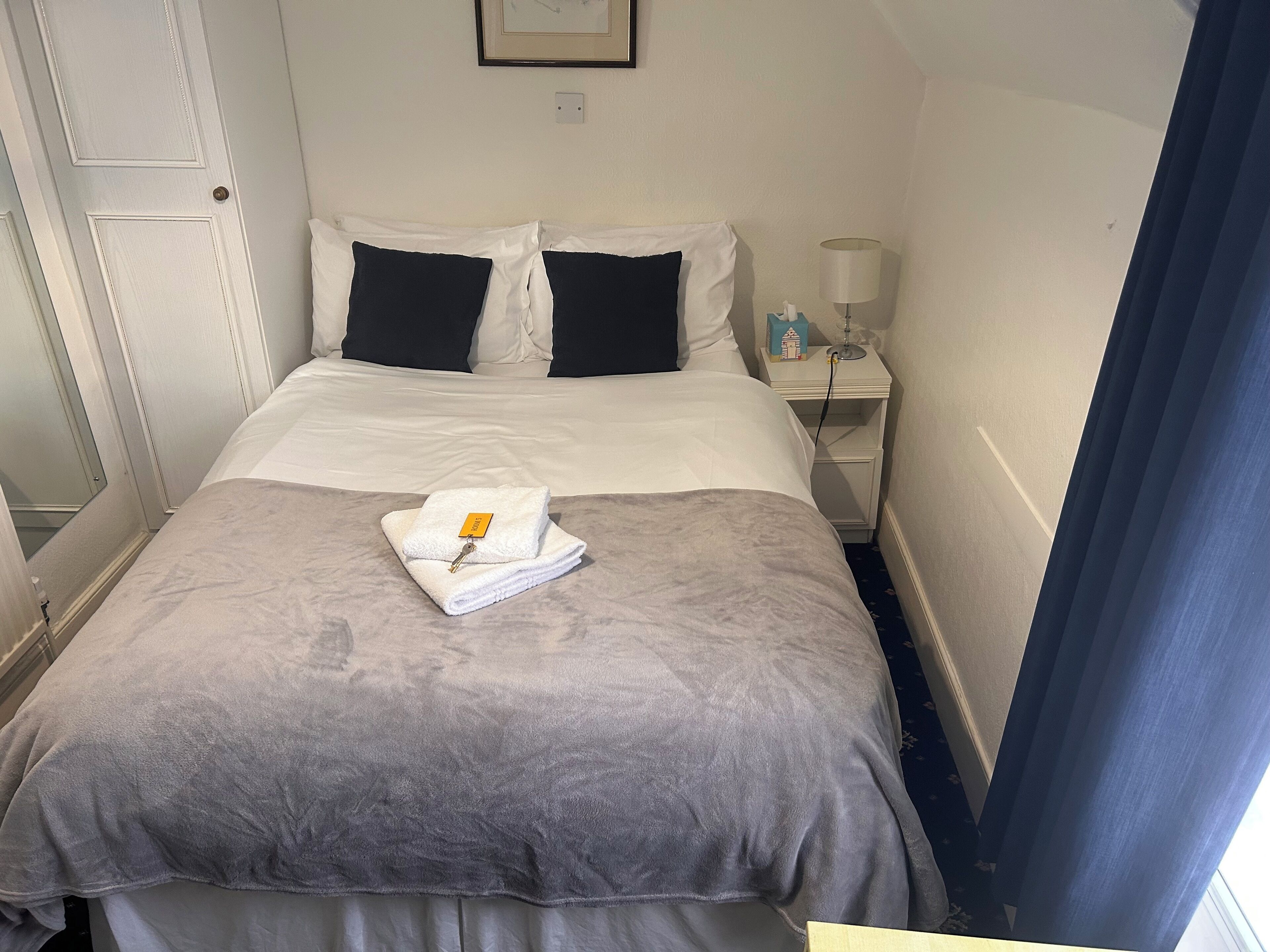 Single Room, Ensuite (Separate private toilet) | Individually furnished, laptop workspace, iron/ironing board, free WiFi