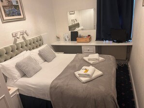 Chambre Double, salle de bains attenante