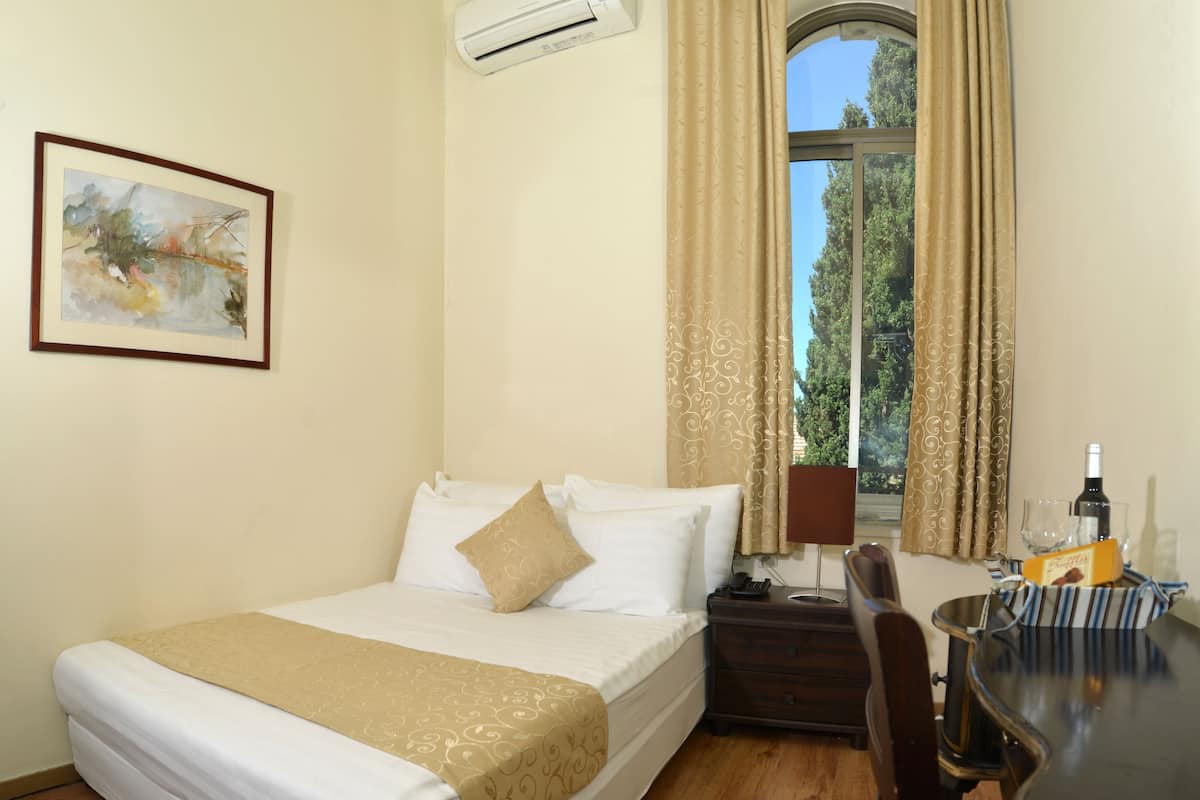 Single Room | Peti besi dalam bilik, meja, seterika/papan seterika, Wi-fi percuma